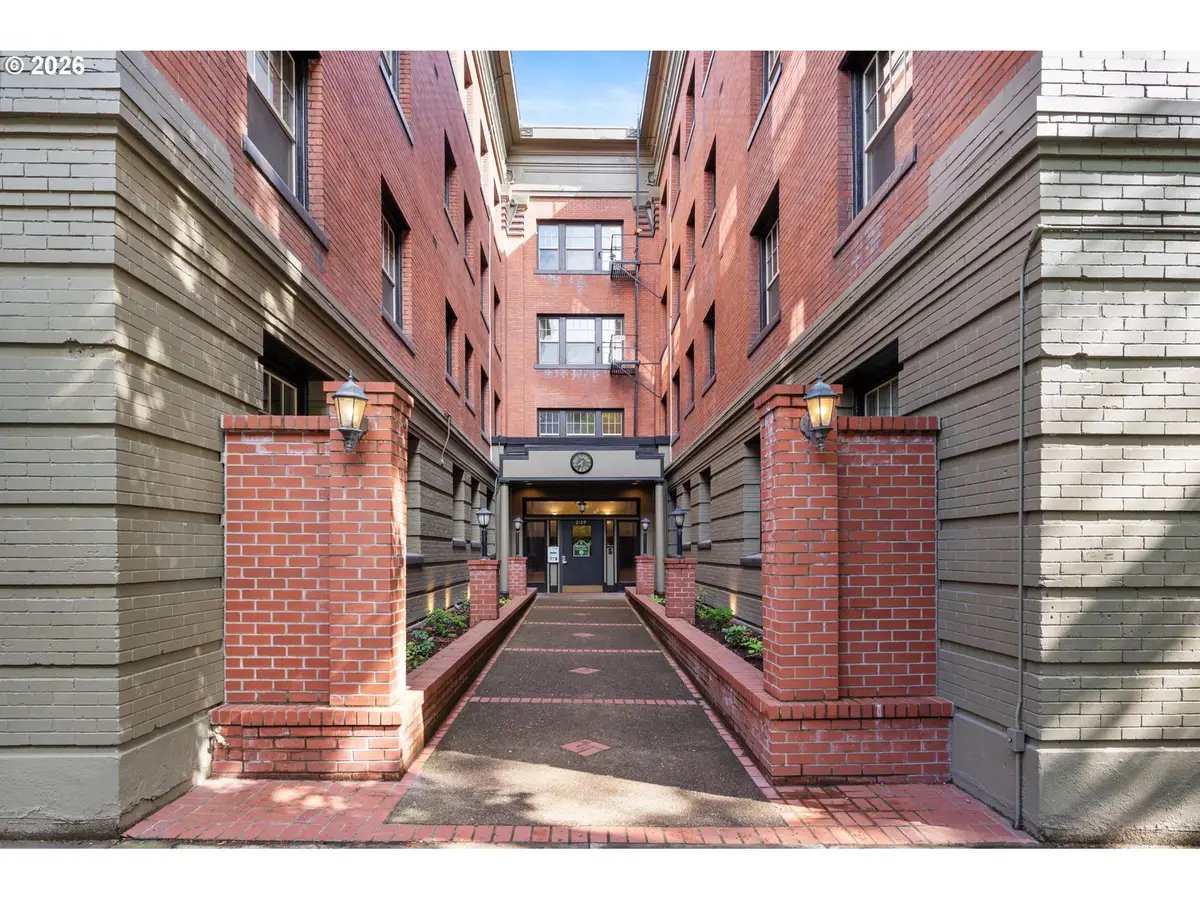2109 NW Irving St #205, Portland, OR 97210 - Image #1