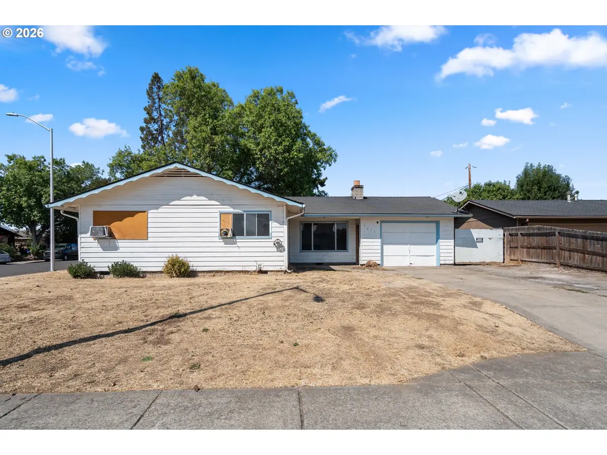 7675 Gladstone Ave, White City, OR 97503 - #1