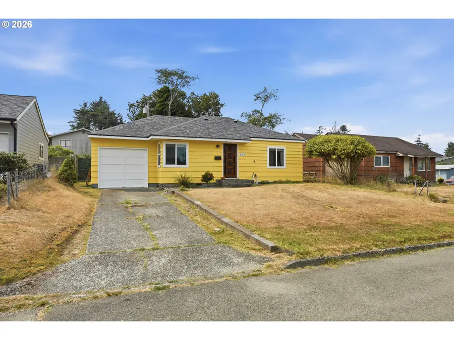 823 Arago Ave, Coos Bay, OR 97420 - #2