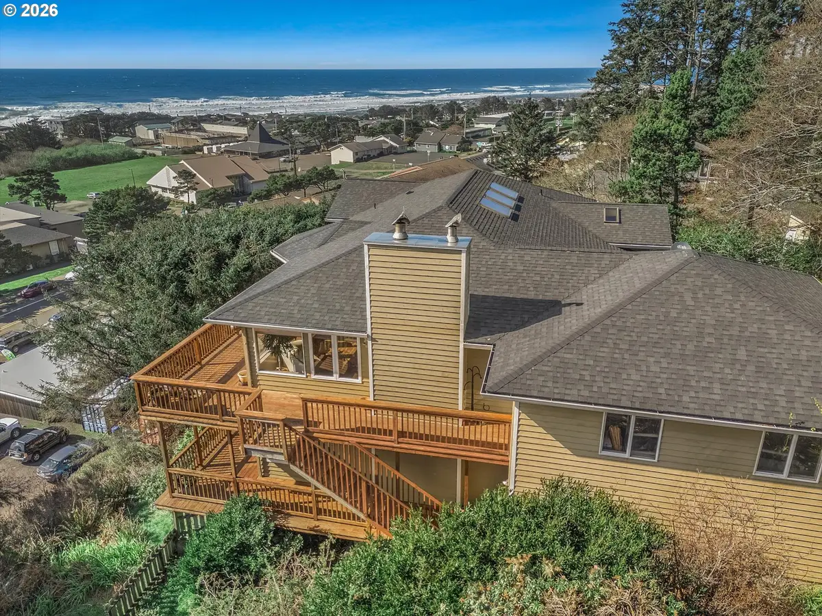 407 King St, Yachats, OR 97498 - #1