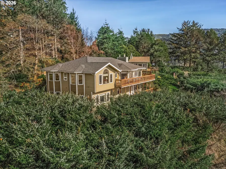 407 King St, Yachats, OR 97498 - #3
