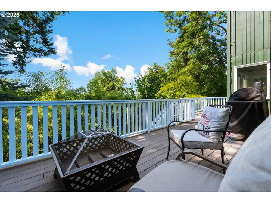 8957 SW Terwilliger Blvd, Portland, OR 97219 - Image #2