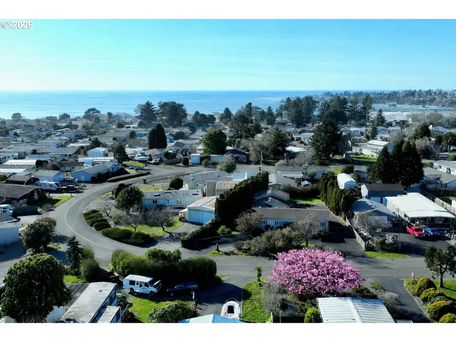 15961 Bay View Dr, Brookings, OR 97415 - #2
