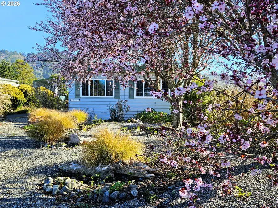 15961 Bay View Dr, Brookings, OR 97415 - #3