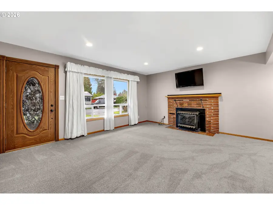 325 7th St, Washougal, WA 98671 - #3