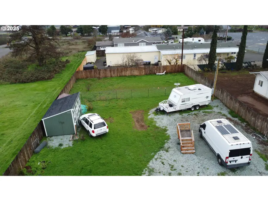 123 Peacock Ln, Tri City, OR 97457 - Image #2