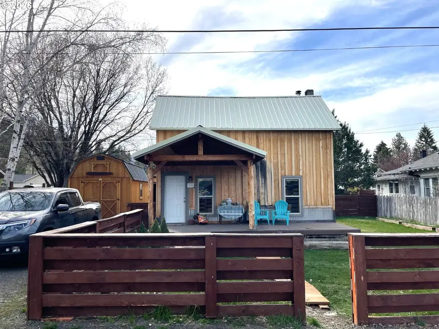 302 S Alder St, Wallowa, OR 97885 - Image #2