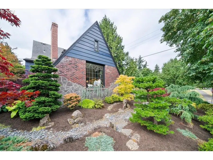 2706 NE Ainsworth St, Portland, OR 97211 - #2