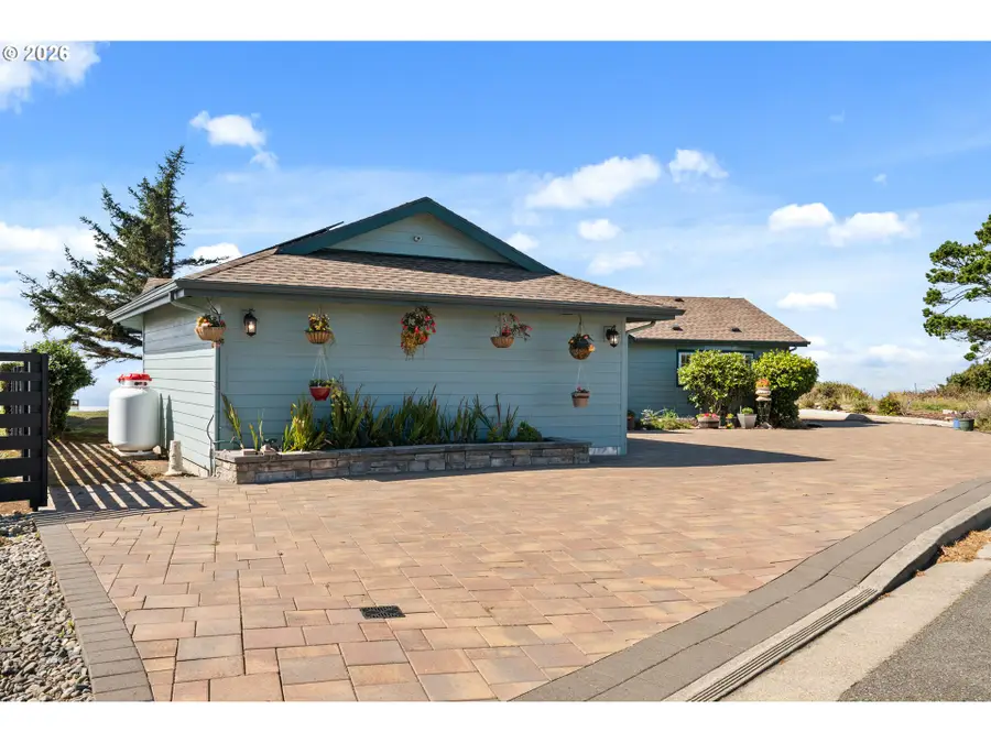 1243 Collis Ln, Brookings, OR 97415 - #3