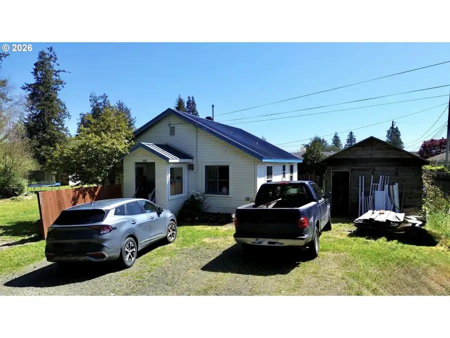 1003 W 12th St, Coquille, OR 97423 - #3