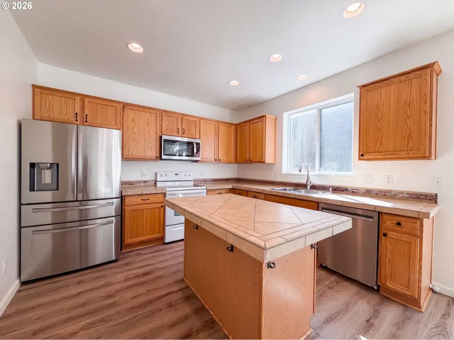 34050 SE Sturgeon St, Scappoose, OR 97056 - #2