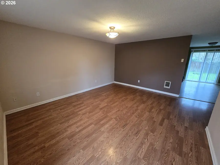 1106 S 11th Ave, Kelso, WA 98626 - #3