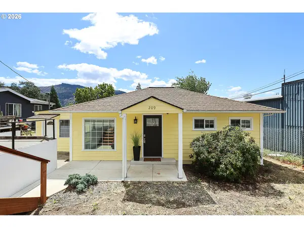 209 E Humboldt St, Bingen, WA 98605