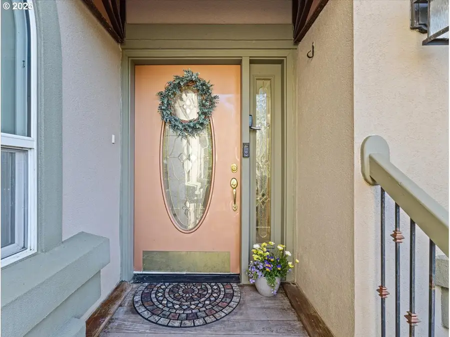 1875 N Teakwood Cir, Canby, OR 97013 - Image #3