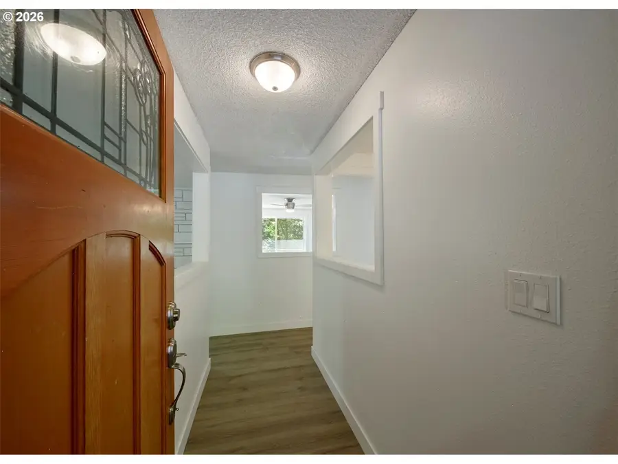 209 Sunset Dr, Longview, WA 98632 - #2