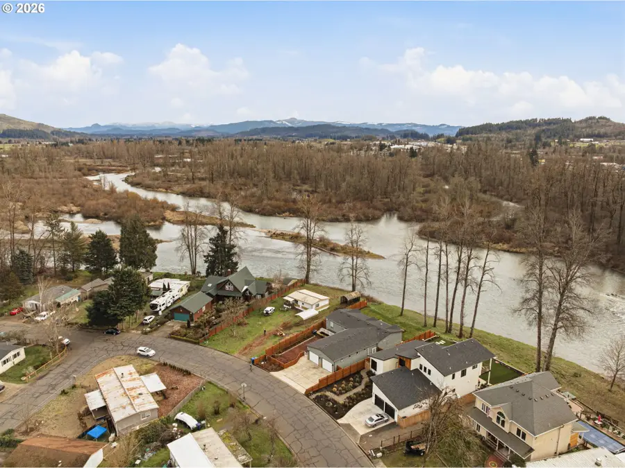 2080 Harbor Dr, Springfield, OR 97477 - #2