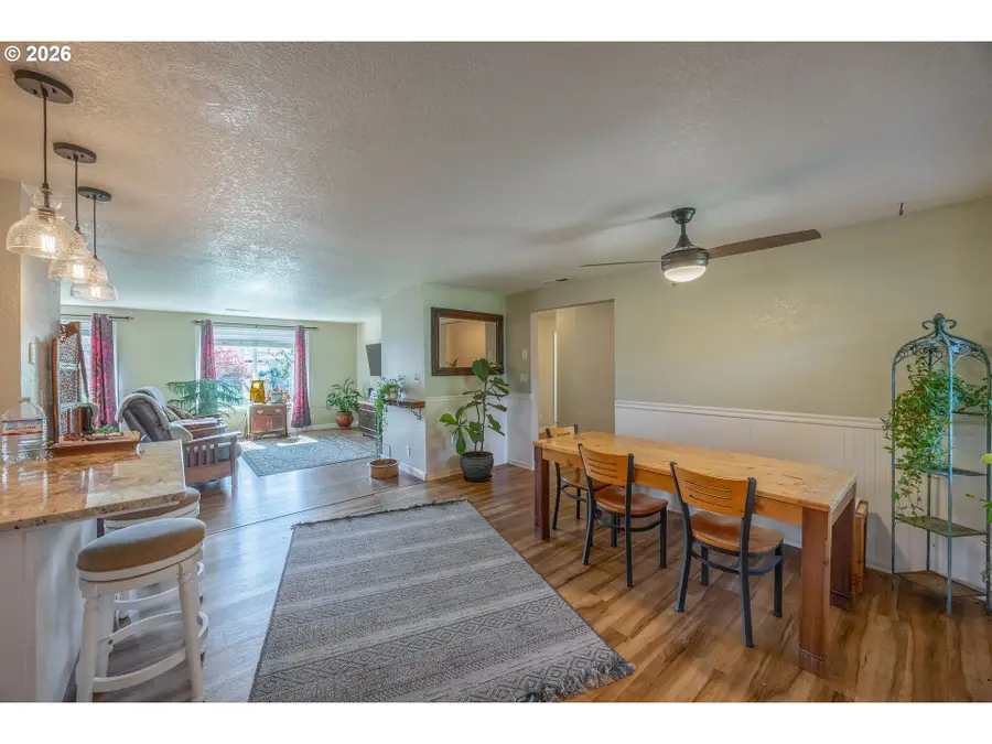 3457 W Normandy Ave, Roseburg, OR 97471 - #3