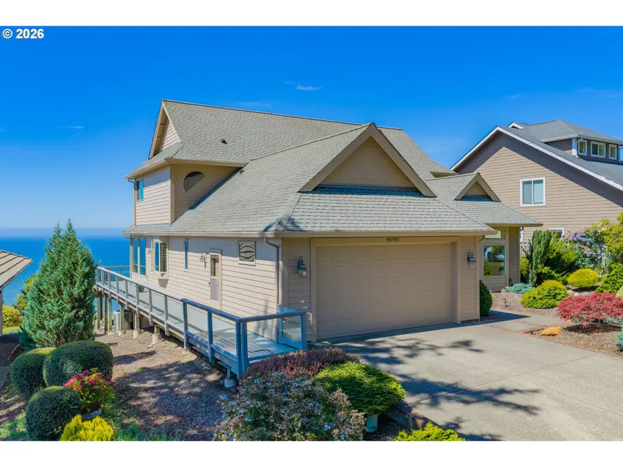 90790 Southview Ln, Florence, OR 97439 - #3