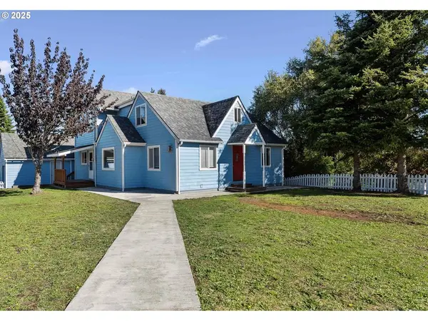 584 Exchange St, NorthBend, OR 97459