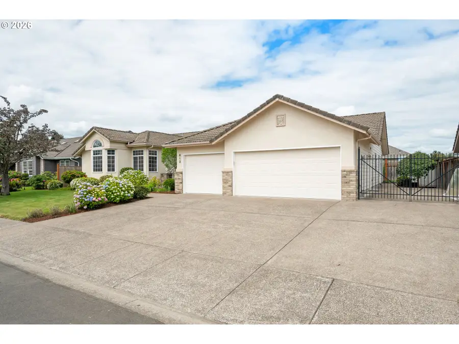812 Marilyn Ct, Springfield, OR 97477 - #2