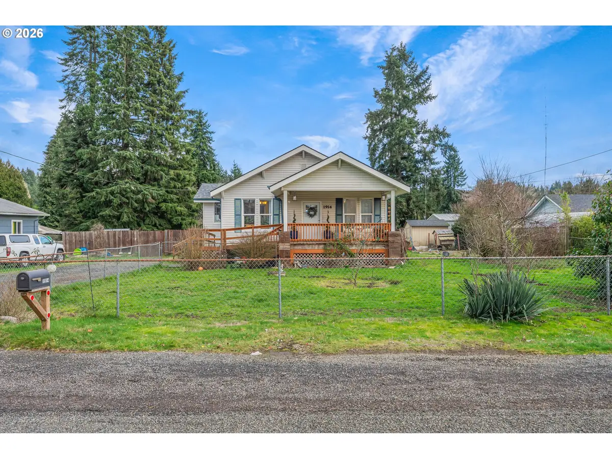 1914 N Pacific Ave, Kelso, WA 98626 - #1