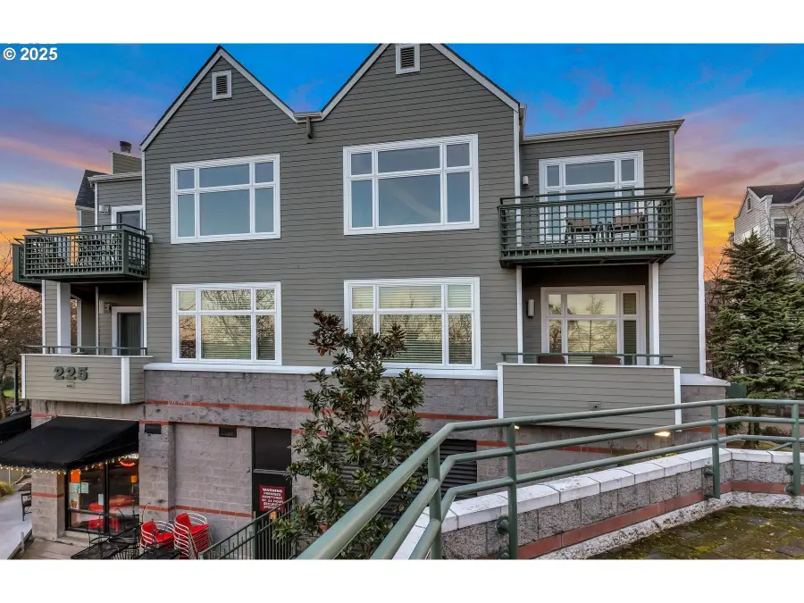225 S Montgomery St #ES-10, Portland, OR 97201 - #3
