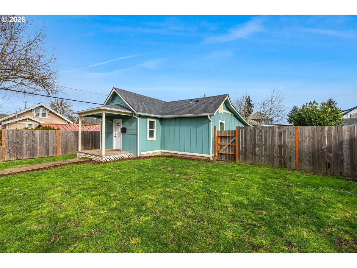 110 S Lincoln St, Newberg, OR 97132 - #1