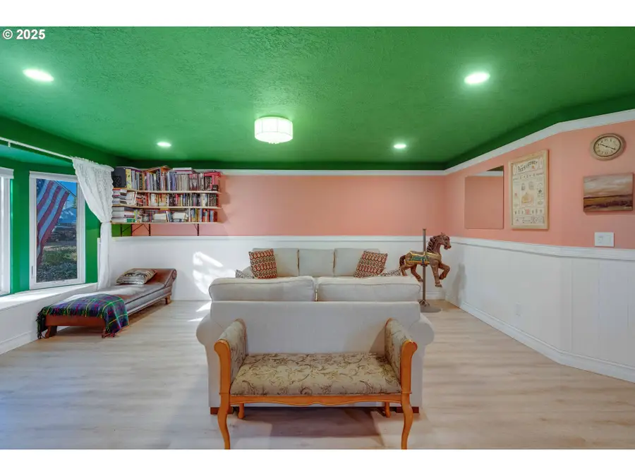 2215 E Oak Dr, Newberg, OR 97132 - Image #3