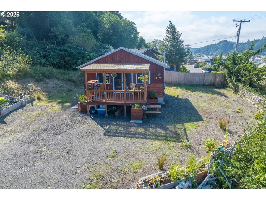442 Elm Ave, Reedsport, OR 97467 - #2