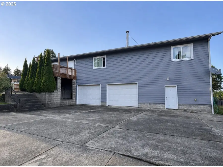 2280 Connecticut Ave, North Bend, OR 97459 - #2