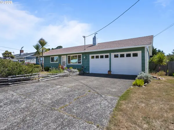 1232 NW Nye St, Newport, OR 97365