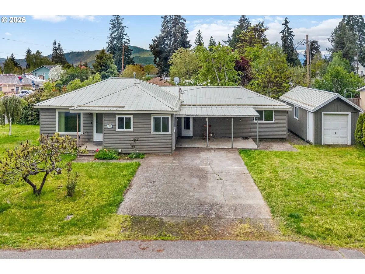 381 NE Wisconsin St, White Salmon, WA 98672 - #1