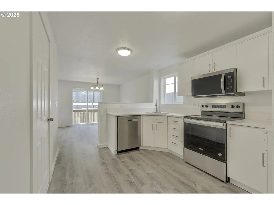 585 SW 207th Ave, Beaverton, OR 97006 - #3