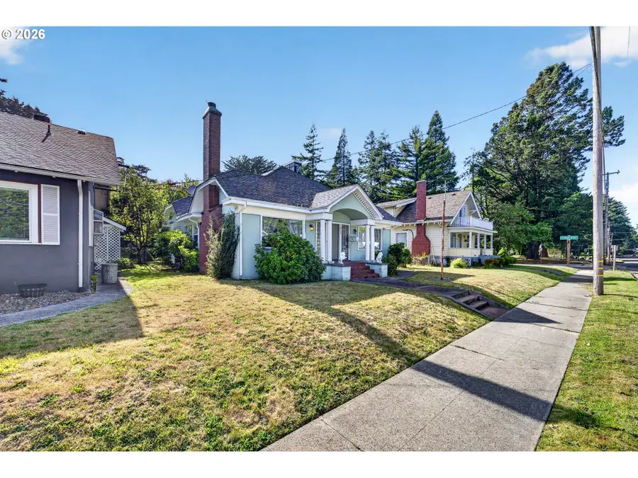 1410 Sherman Ave, North Bend, OR 97459 - #3