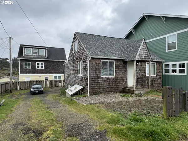 714 NW Coast St, Newport, OR 97365