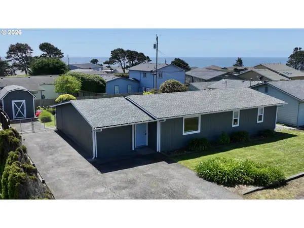 1221 Iris St, Brookings, OR 97415