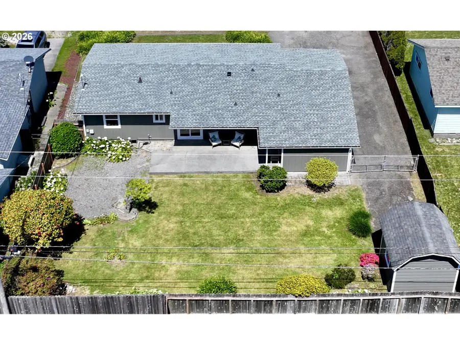 1221 Iris St, Brookings, OR 97415 - #2