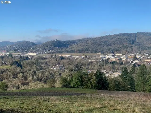 2 NE Pearce Rd #2, Roseburg, OR 97470 - #2