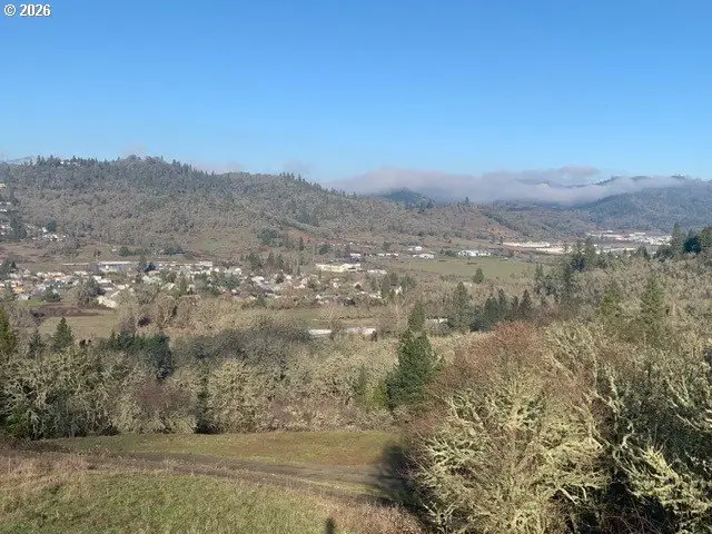 2 NE Pearce Rd #2, Roseburg, OR 97470 - #3