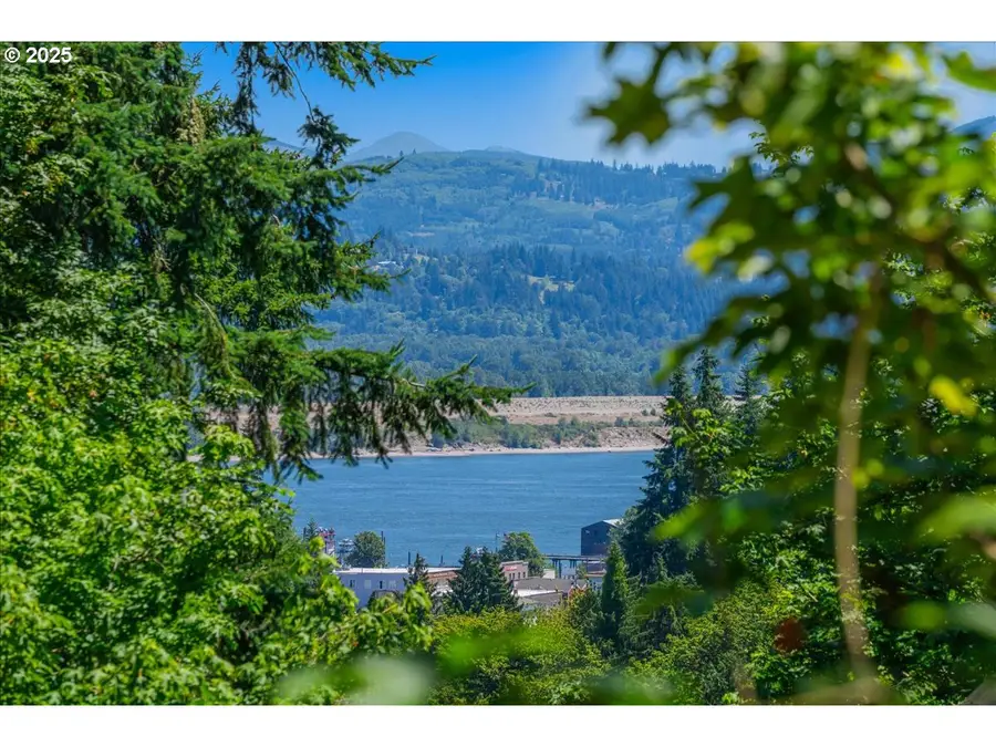 30062 Maple Dr, Rainier, OR 97048 - Image #2