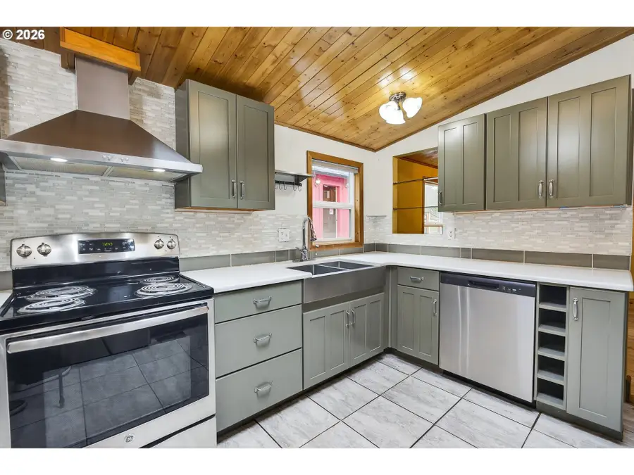 20284 El Romar Dr Ne, Scotts Mills, OR 97375 - Image #2