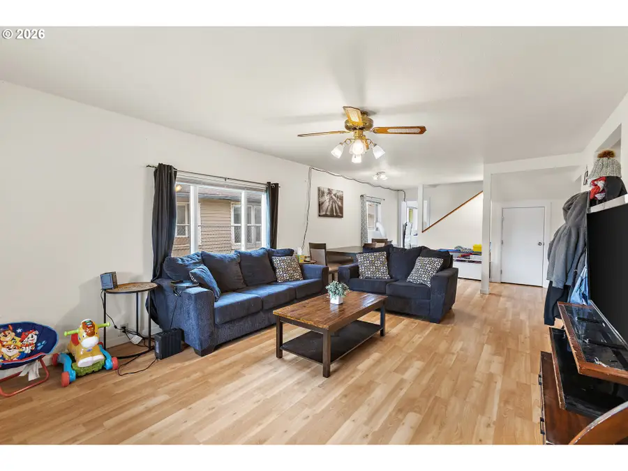 293 17th Ave, Longview, WA 98632 - #2