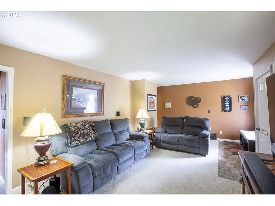 907 4th St, La Grande, OR 97850 - #3