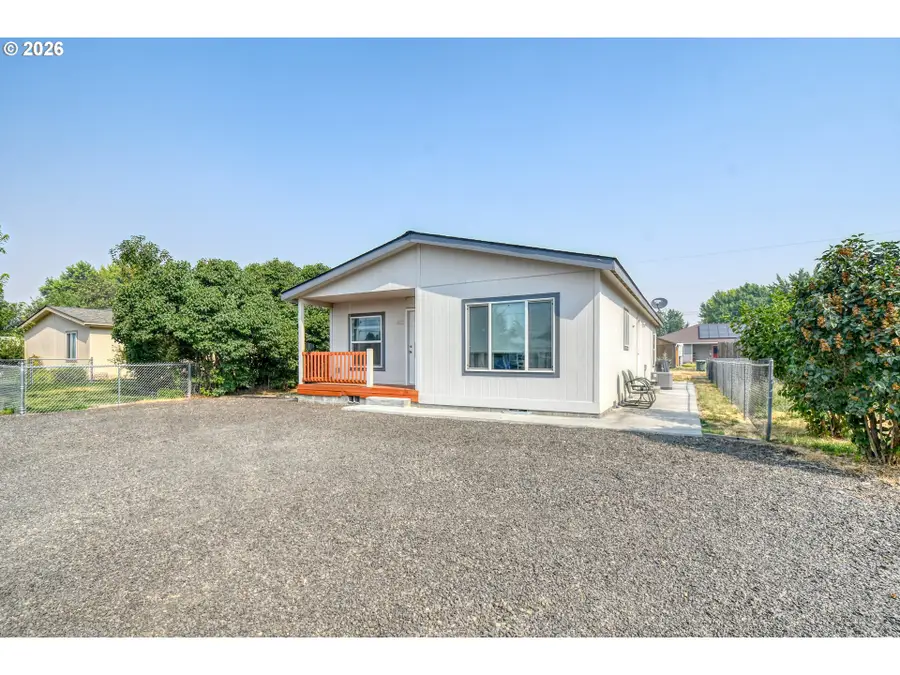 315 E College St, Athena, OR 97813 - #2