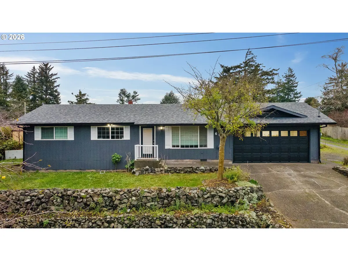 610 Pacific Ave, Coos Bay, OR 97420 - #1