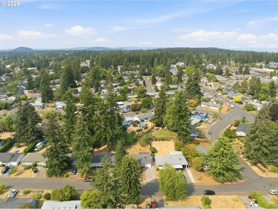 215 NE 167th Pl, Portland, OR 97230 - #2