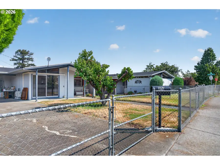 1829 E 10th St, The Dalles, OR 97058 - #3