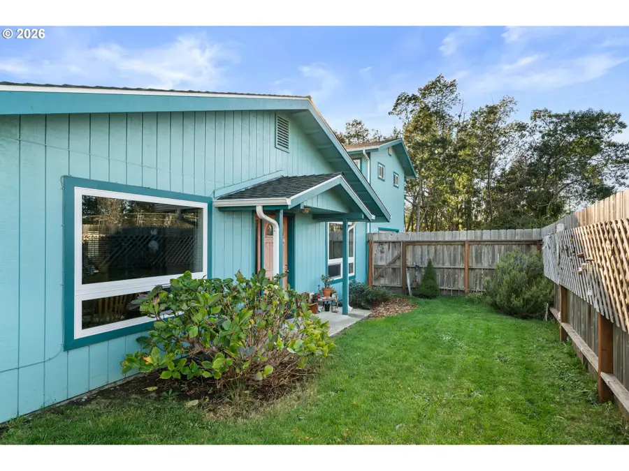 1115 Ransom Ave, Brookings, OR 97415 - #2