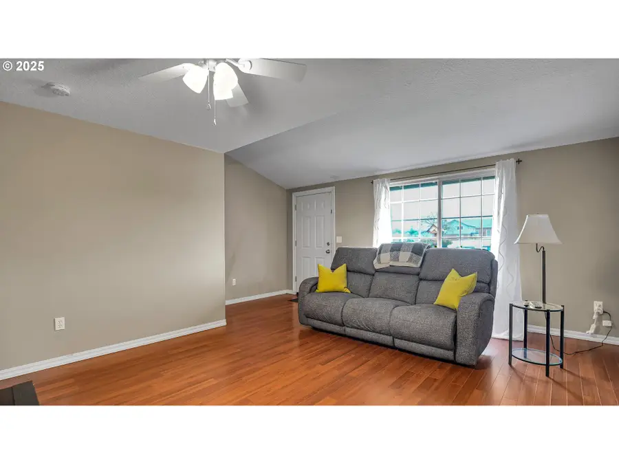 33410 SW Meadowbrook Dr, Scappoose, OR 97056 - Image #2