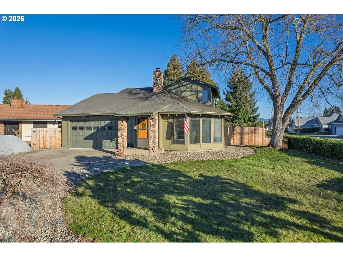 1205 NW Littlewood Ct, Roseburg, OR 97471 - Image #1